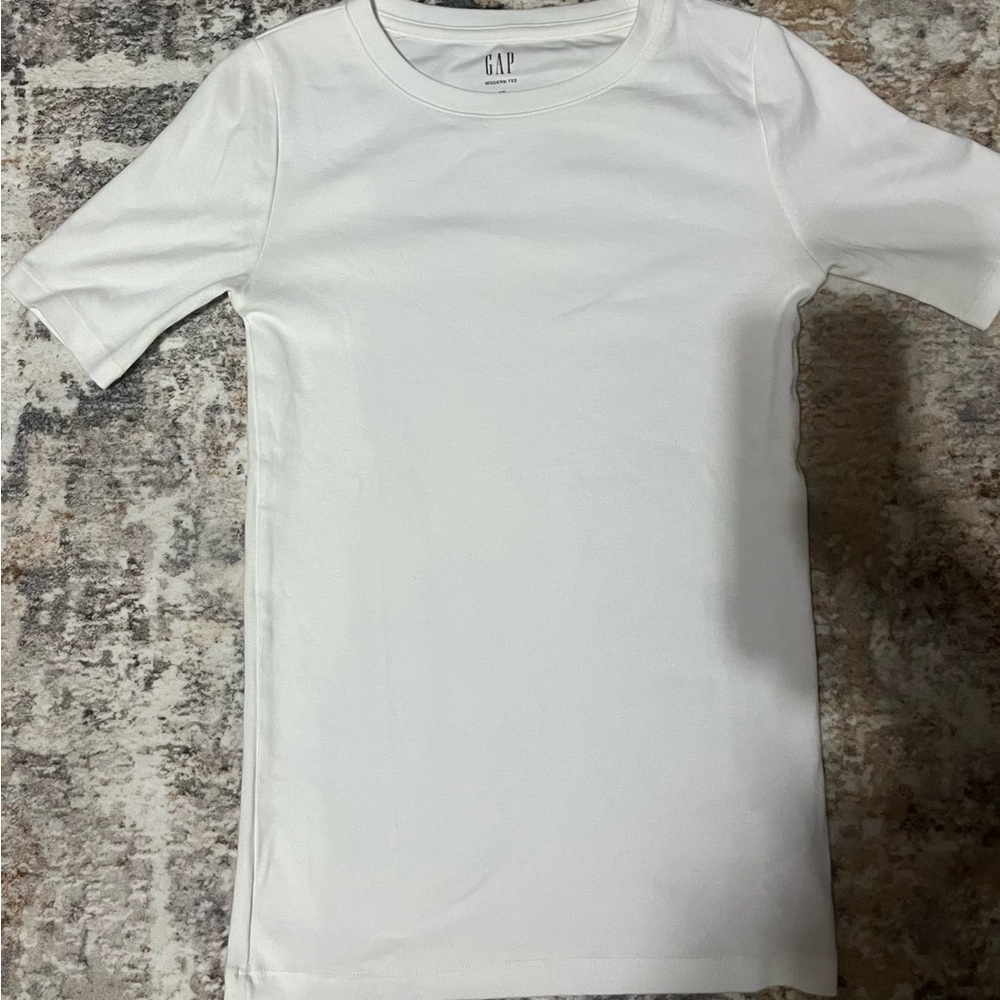 GAP Modern Tee in white